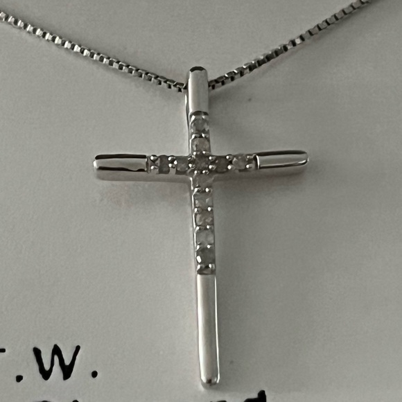 Delicate Diamonds 1/10ct. Genuine Diamond Womans 18” Silver Cross Neckla… - Picture 3 of 4